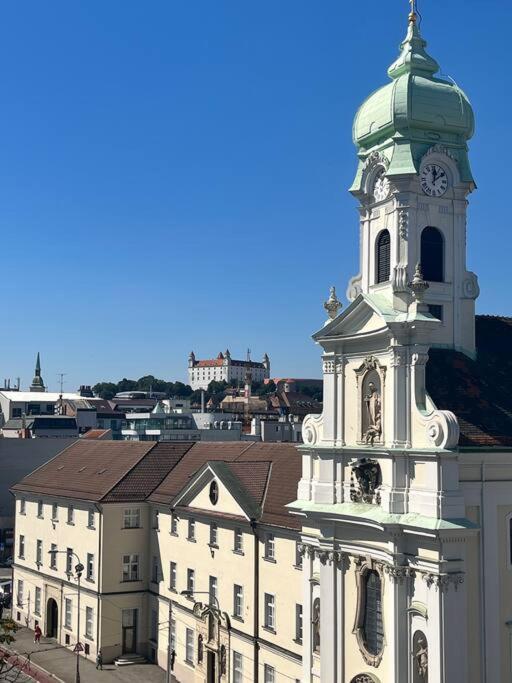 Amazing Castle View Apartment Братислава Екстериор снимка